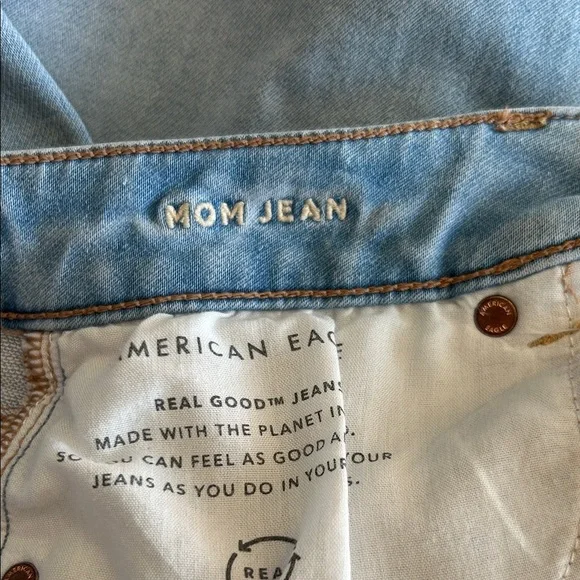 American Eagle Outfitters Soft Knit Mom Jeans |Light Wash | Size 2 XL - Picture 7 of 9